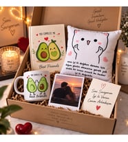 Kişiye Özel Best Friend Hediye Kutusu En Yakın Arkadaşa Özel Hediye Seti Peluş Yastık Kupa Defter Fotoğraf ve Mesaj Kartı