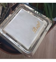 kişiye özel harf işemeli kare nişan/söz tepsi örtüsü (Gold)