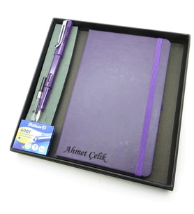 Signator® Codex  N319 Kişiye Özel Defterli Set - İsme Özel Mor Dolma Kalem + İsme Özel Mor Defter + Yedek Kartuş İsme Özel Kutusunda Hediyelik Set (Karışık)