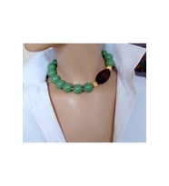 Tombiş Akrilik Ahşap Boncuk Altın Detaylı Tasarım Kolye Farklı Renkler (Haki)