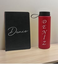 BK Gift Kişiye Özel İsimli Siyah Defter ve Kırmızı Cam Matara Hediye Seti-1, Sevgiliye Hediye, Arkadaşa Hediye, Yeni İş Hediyesi