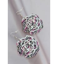 ELNES PEMBE DESENLİ METAL GÜL DETAYLI ÇİFT KÜPE