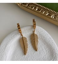 Lente Aksesuar Minimal Yaprak Formlu Çelik Küpe (Gold)