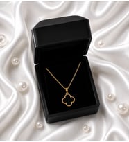 (IŞIKLI KUTU) 925 Ayar Gümüş 18 ayar Gold Kaplama Taşlı Yonca Kolye