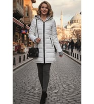 Kışlık Kapüşonlu Kadın Uzun Şişme Mont (Beyaz)