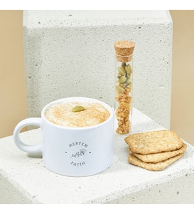 Minimal Flower İsim Baskılı Sevgiliye Hediye Kahve Fincanı Kupa Bardak