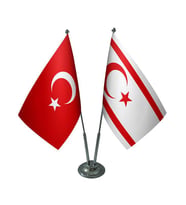 Masa Üstü KKTC Bayrağı Türk Bayrağı İkili Krom Direk Masa Bayrak Seti
