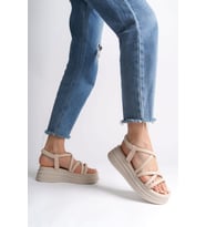 BELLA Lastikli Şerit Detaylı Ortopedik Taban Kadın Sandalet KT Krem