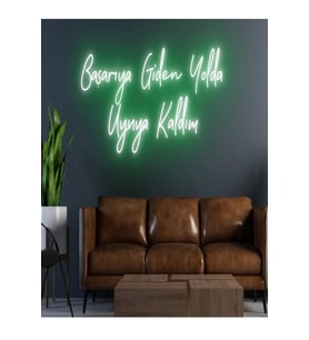 Başarıya Giden Yolda Uyuya Kaldım Yazılı Neon Tabela