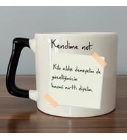 Kendime Not: Kilo Aldık Demeyelimde Baskılı Siyah Kulplu D Kupa (Beyaz)
