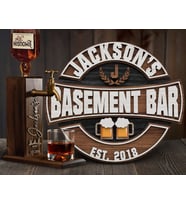 BK Gift Kişiye Özel Ahşap Kabartma İsimli Bar Tabela 35cm ve Musluklu Doğal Ahşap Viski Stand Seti, Özel Bar Tabela, Ev Bar Dekoru, İçki Standı