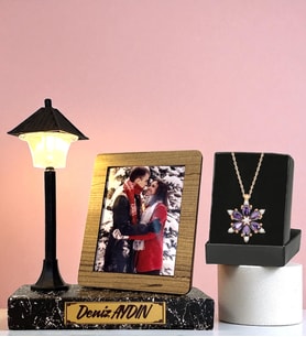 Kişiye Özel Masa Lambası ve Gerçek Ametist Taşlı Lotus Kolye (Siyah)