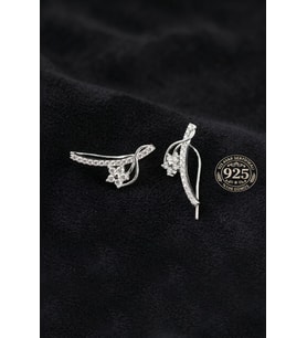 925 Ayar Zirkon Taşlı Rodyum Renk Manolya Çiçeği Yatay Sarmaşık Gümüş Küpe
