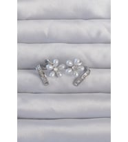 Pirinç Gümüş Renk Zirkon Taşlı Kıvrımlı İnci Çiçek Küpe - EBJ240820W26676 (Renksiz)