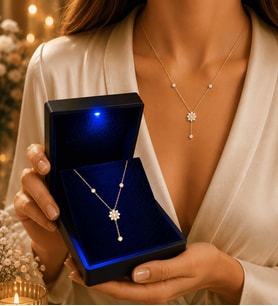 925 Ayar Gümüş Altın Kaplama Sarkık Tasarım Kadın Kolye - Premium LED Işıklı Hediye Kutusunda