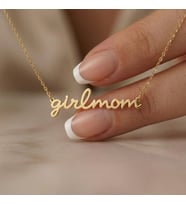 Kişiye Özel 925 Ayar Gümüş Girl Mom Yazılı Kolye (Gold) Anneler Günü Hediye Takı