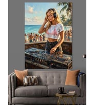 Plajda Kulaklıklı Modern Kadın Dj Dekoratif Kanvas - Mdf Ahşap Tablo