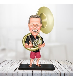 kişiye özel karikatür biblo korno çalan adam