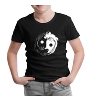 Koi Fishes Making Yin Yang Symbol Siyah Çocuk Tshirt