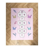 MEKTA HOME BEBEK VE ÇOCUK ODASI Seksek ve Kelebek Desenli Pembe Halı