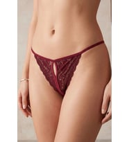 Amora Secret Bordo Dantel Detaylı Özel Bölgesi Açık Kadın String Külot Tm1397