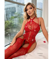Feminity Vibes Boynu Wrap Çapraz Askılı Jartiyerli Kırmızı Fileli Taşlı Vücut Çorabı
