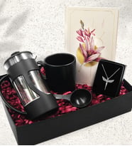 Siyah Kupa & Özel Tasarım Defter & French Press & Gümüş Renk Melek Kolye Hediye Seti