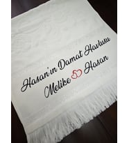 Kişiye Özel İsim İşlemeli Kadife Etamin Çeyizlik Söz Damat Havlusu (Siyah-Kırmızı)