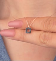 925 Ayar Gümüş Oniks Taşlı Kare Çerçeve Kolye