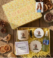 Kişiye Özel Karikatürlü Yoga Lover Motivasyon Hediye Kutusu - Kişiye Özel T Kupa, Kolonya, Bardak Altlığı, Mum Doğum Günü Hediyesi