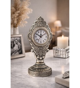 Nostaljik Vintage Taş İşlemeli Kabartmalı Lüks Gümüş Renk Dekoratif Salon ve Ofis Masa Saati 29 cm (Çok Renkli)