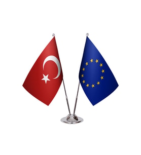 Avrupa Birliği İkili Masa Bayrağı