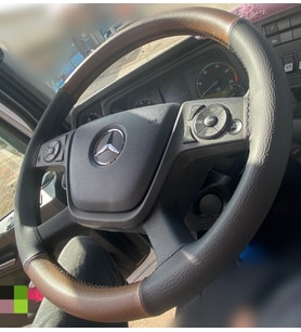 DİKİŞLİ DİREKSİYON KILIFI SİYAH DERİ KAHVE DERİ SİYAH DİKİŞLİ MERCEDES AROCS 4148 İÇİN