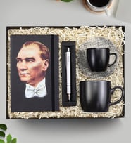 Kişiye Özel Gümüş Detaylı Beyaz Tükenmez Kalem & Mustafa Kemal Atatürk Resimli Defter & Siyah Mat Kupa & Siyah Mat Fincan Hediye Seti