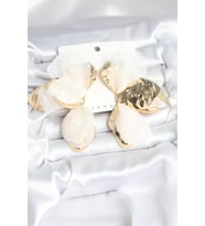 Pirinç Gold Renk Beyaz Tüllü Lotus Kadın Küpe - TJ-BKP11373