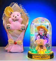 Kişiye Özel İsimli Fotoğraflı Renkli Led Işıklı Fanus ve Pembe Peluş Ayıcık Buketi (Model 9)