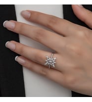0.60 Karat Fantezi Pırlanta Yüzük