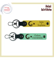 Çocuk Ve Ayyıldız Kişisel Set – Yıldönümüne Özel İsim Yazılabilir Anahtarlık Takım, Sarı-Yeşil