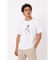 Minimalist Kore Aşk Temalı Parmak Kalp Baskılı Erkek Tişört - %100 Pamuklu Yazlık Beyaz T-Shirt