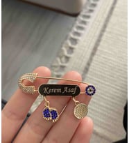 Sahi Aksesuar 14 Ayar Altın Kaplama Mavi Kristal Taşlı İsimli Erkek Bebek Yaka İğnesi 53