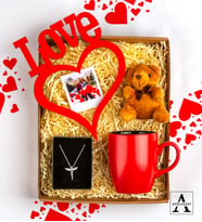 Kişiye Özel Polaroid Fotoğraf  - Love Yazılı Duvar Süsü - Melek Kolye - Peluş Ayıcık Anahtarlık - Kırmızı Porselen Kupa - Özel Tasarım Hediye Kutusu