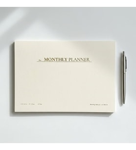 /Paperto. Tarihsiz Aylık Planlayıcı, 29,7 × 21 cm, 32 Sayfa, 110 gr Ivory Kağıt, Krem Kapak, Aylık Plan Defteri (İngilizce)