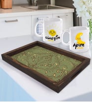 BK Gift Kişiye Özel Güneşim ve Ayım Tasarımlı 2'li Kupa Bardak Seti ve Doğal Ahşap Tepsi-5