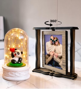 Kişiye Özel 2 Fotoğraflı Dönen Ahşap Çerçeve ve LED Işıklı Pandalı Fanus Hediye Seti