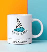 Komik - Esprili Kupa NİHAYETE ERİYORUM Tasarımlı İsim Soyisim Yazılı Kişiye Özel Kupa Bardak