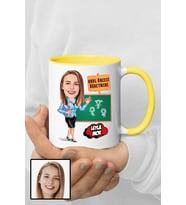 Kadın Okul Öncesi Öğretmenine Hediye Karikatürlü Sarı Kupa Bardak