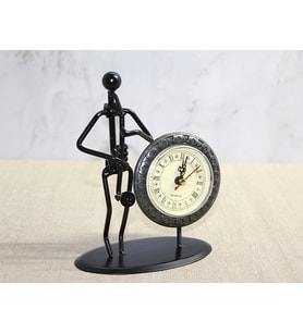 Metal Saatli Saksafon Çalan Müzisyen (Çok Renkli)