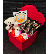 Ese - Sevgiliye Ozur Hediyesi Mini Beyaz Ayıcık - Browni İntense ve Kinder Joy Çikolatalar