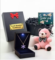 Kişiye Özel Işıklı Kutusunda 925 Ayar Gümüş Lotus Kolye (Pembe Ayıcık Hediyeli)
