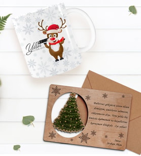 BK Gift Kişiye Özel Mutlu Yıllar Kupa Bardak ve Retro Ahşap Yılbaşı Tebrik Kartı Hediye Seti-5 (Sarı)